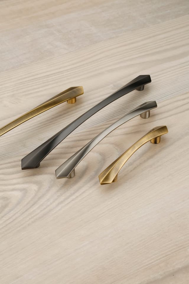 1521 cabinet handle