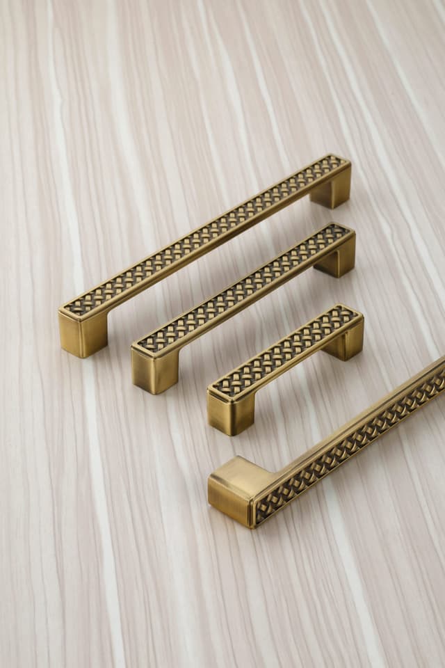 1004 handle