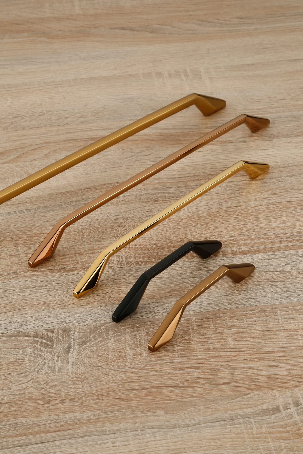 5500 Cabinet Handle — Zinc — Cabinet Handle