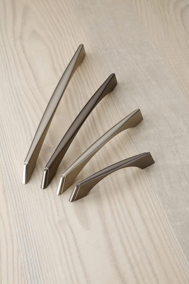 2502 cabinet handle